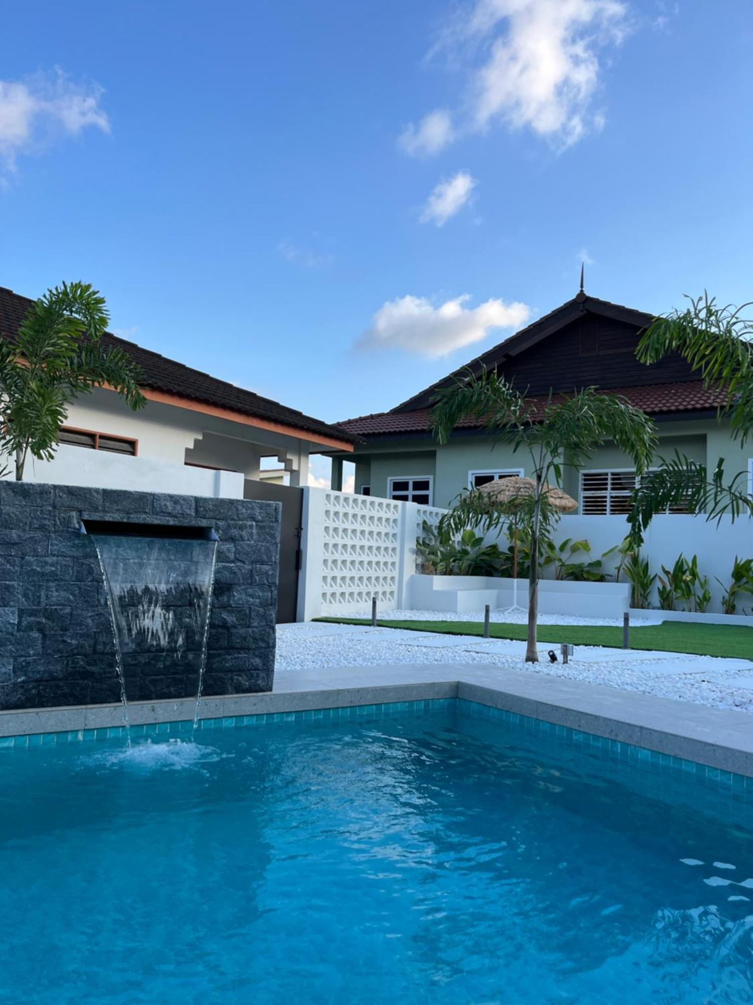 Home In Terengganu With Private Pool Kuala Terengganu Esterno foto