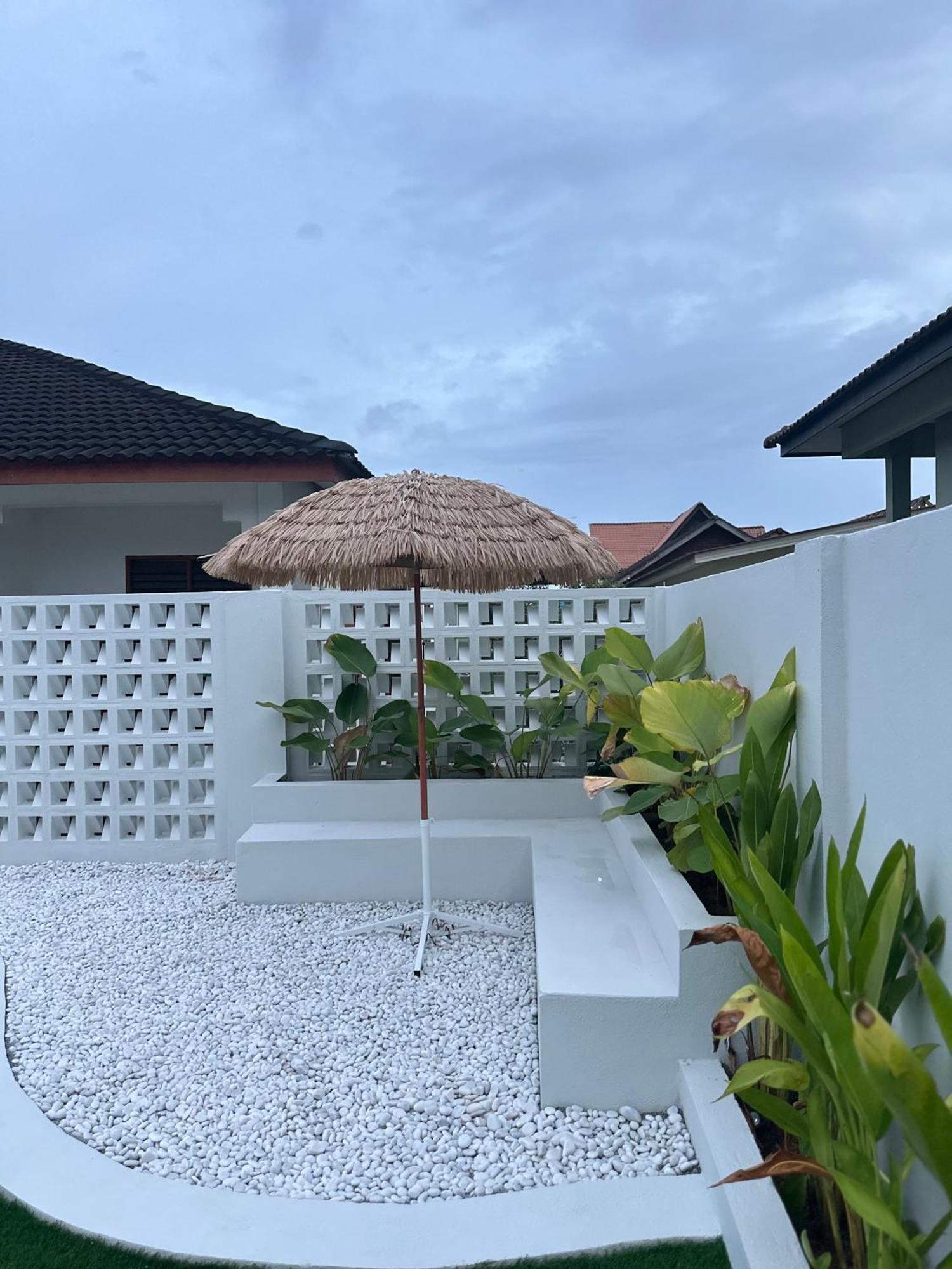 Home In Terengganu With Private Pool Kuala Terengganu Esterno foto